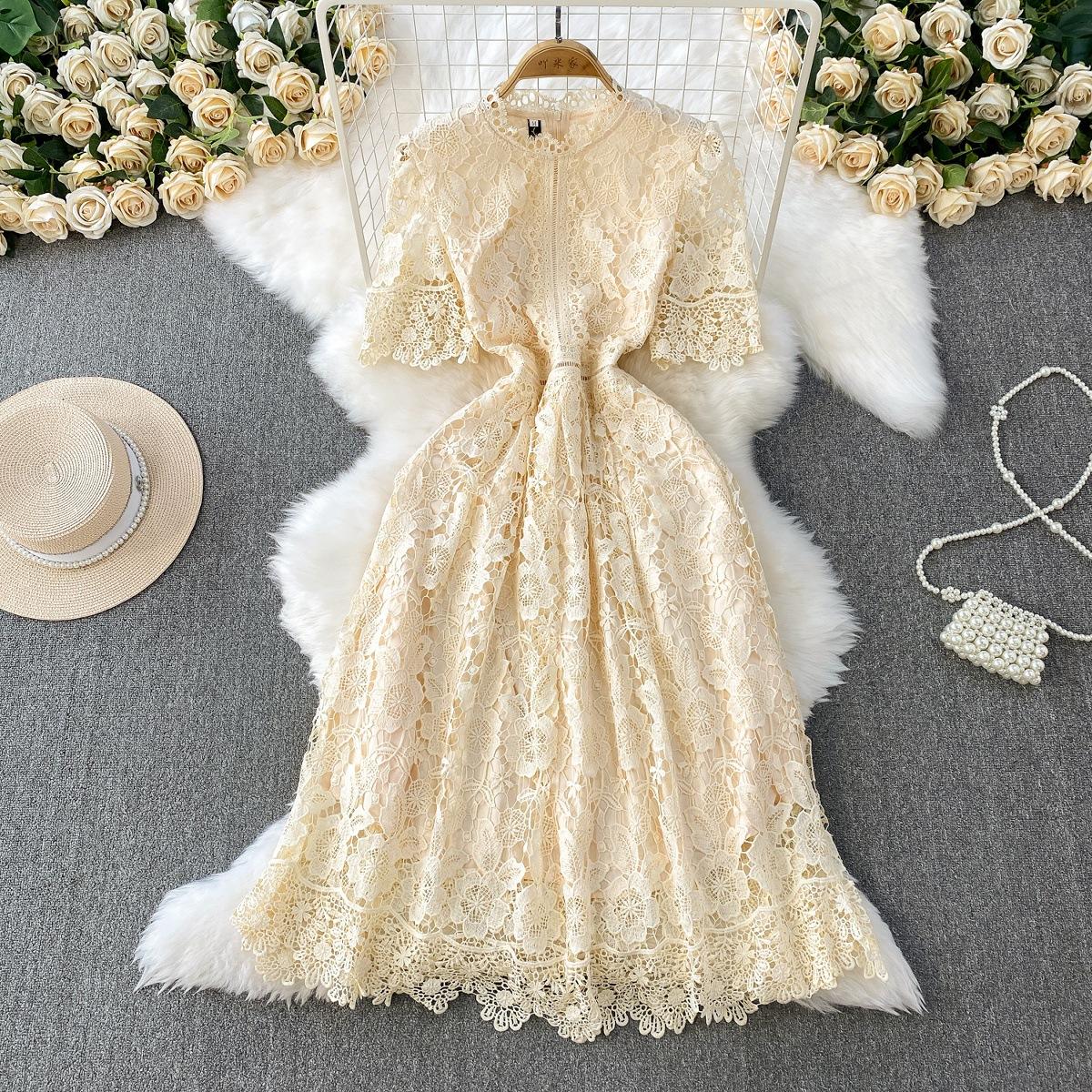 

Элегантное женское платье с круглым вырезом и короткими рукавами. Летнее платье, обтягивающее талию и стройнящее фигуру. 2XL