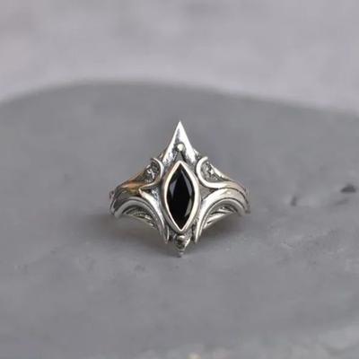 Imitatie Zwarte Edelsteen Gesneden Ring, Retro Stijl Vintage Mode Persoonlijkheid Trend Niche Ontwerp Vingerring Armband