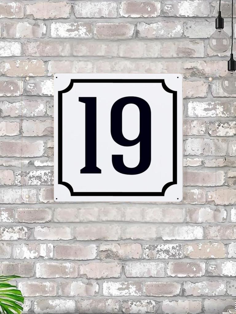 Classic Metal House Number 7 Sign 20x20 cm for Outdoor Door Plaque