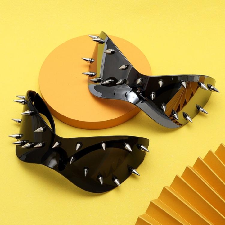 Women Men Unsiex Sunglasses with Rivet Studded Popular UV400 Protective Sunglasses for Daily Wear Hiphop Dance Eyewears