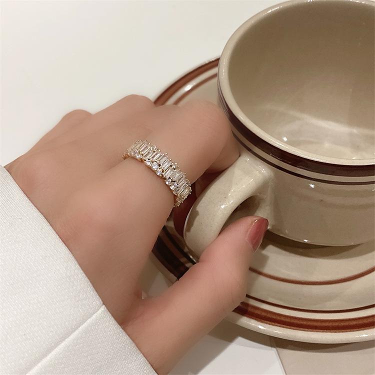 And Versatile Fashionable Copper Ring With Glittering Zircon Stones For Women Trendy