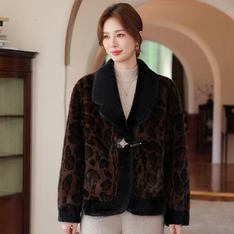 

Одежда для новой мамы на осень и зиму, куртка из искусственного норкового бархата большого размера, зимняя одежда для женщин среднего и пожилого возраста, топ с леопардовым принтом и интегрированным мехом 5XL [Recommended 150-80 kg] цветной печати леопард