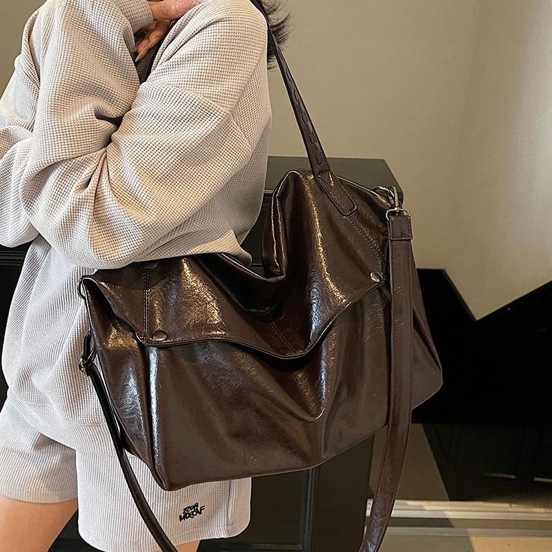 Wholesale Retro Oil Wax Leather Shoulder Tote Bag Fashion Wasteland Wind Soft Leather Large Capacity Commuter Messenger Women's Bag