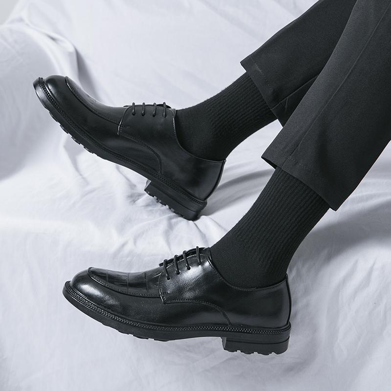 Mode Leder Herrenschuhe Schnürhalbschuhe mit spitzen Zehen Klassische Herrenschuhe für die Hochzeit Neue Ankunft Casual Lederschuhe Männer