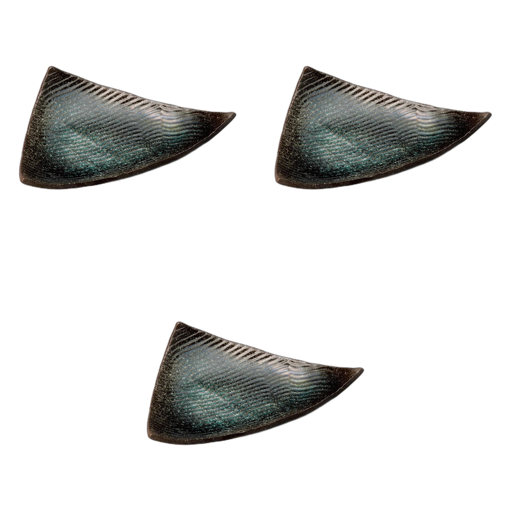 

Set of 3 Fresh Green Glass Triangular Plates x 17 x 4 Irregular Shaped Ceramic Setomonohonpo (Wave Carving) [23 cm] Plates, Reinforced,