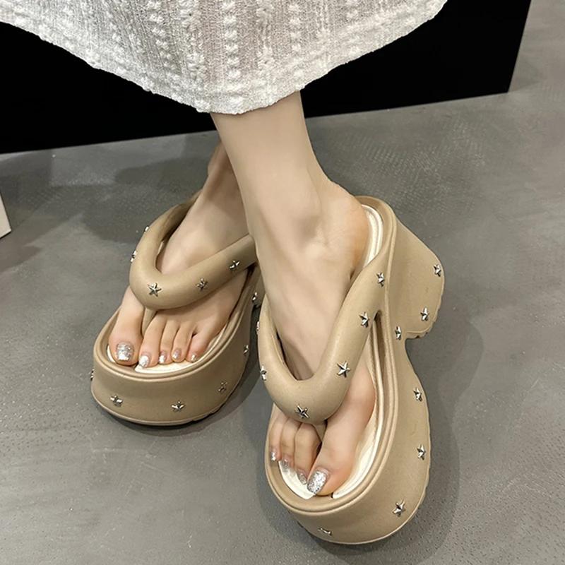 Fashion Star Rivets Chunky Wedge Flip Flops Women Summer Clip Toe Eva Platform Slippers Woman Punk Style Thick Bottom Sandals Female