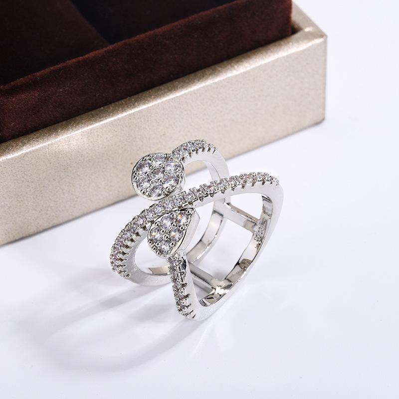 

Европейская и американская личность Простой микро-инкрустированный бриллиантами темперамент Преувеличенное кольцо на указательный палец Аксессуары Женское кольцо Женщины No. 10