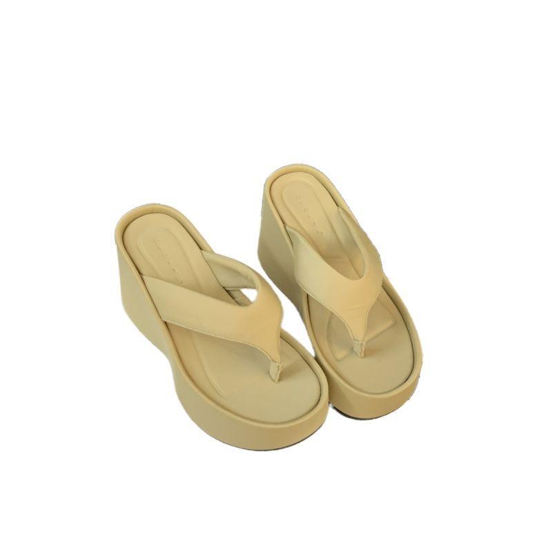 2025 new high-heeled flip-flops women's summer wear wedge heels pinch feet fashion cool slippers thick-soled non-slip beach shoes
