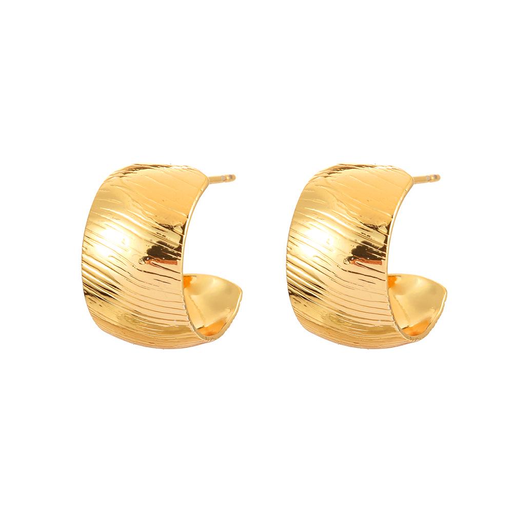 Retro C-Shaped Geometric Striped Texture Earrings - Fashionable and Versatile Design for Women.