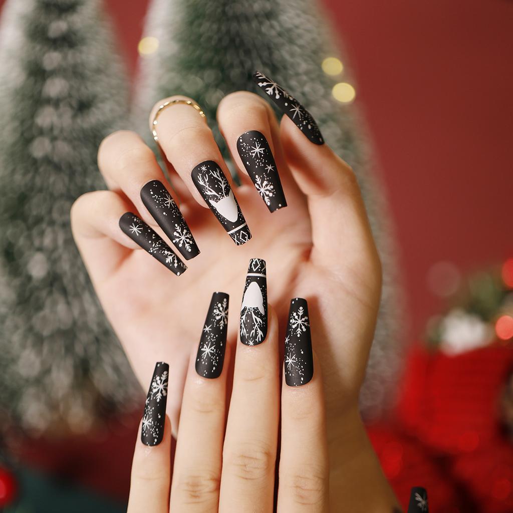 24 Stück Weihnachtskleidung Rüstung Schneeflocke Liebe Schneemann Maniküre Kurze Mandel Schleife Europäisch und Amerikanisch Lange Nagelstücke