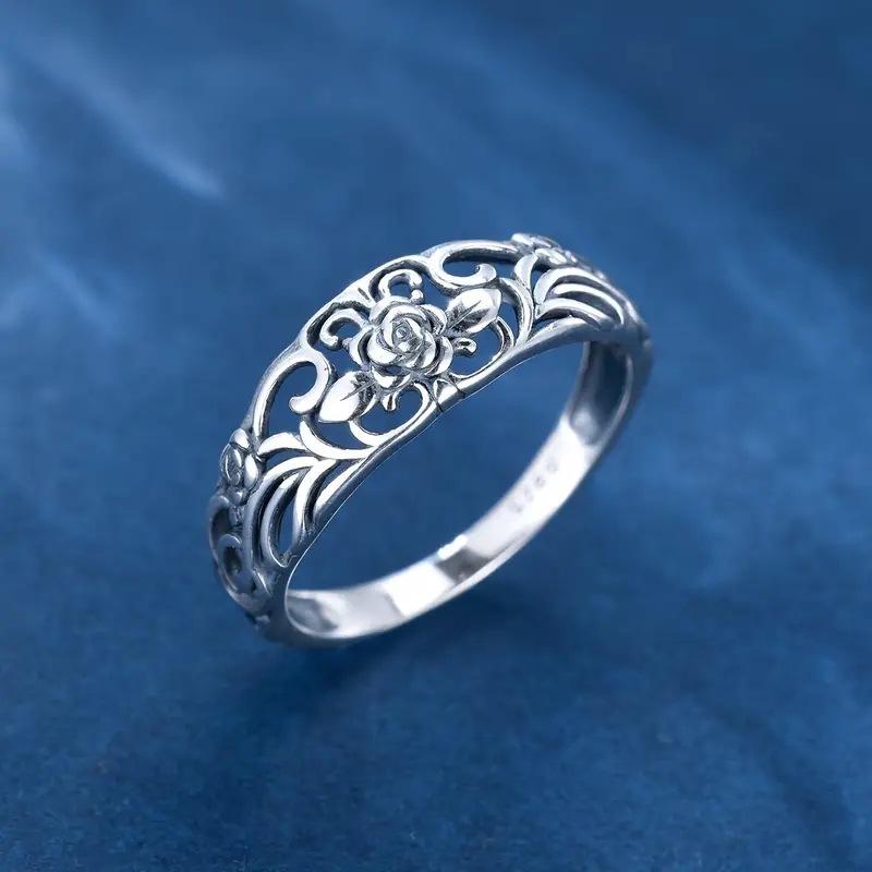 A Delicate Hollowed-out Rose Patterned Ring, Exuding A Romantic and Beautiful Charm. A Romantic Token of Love.