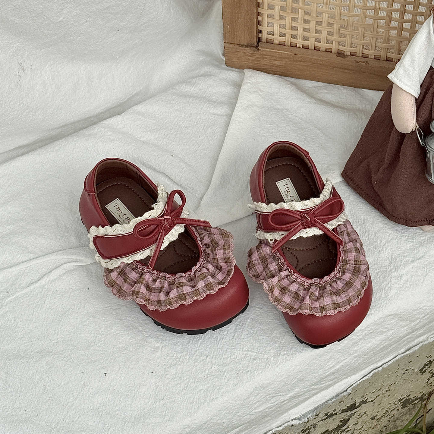 

XSHX Vintage Children s Princess Shoes Mary Jane Wide Show Shoe Head Velcro Skirt Lace Flower Strap Autumn Wenzhou Classmate 25