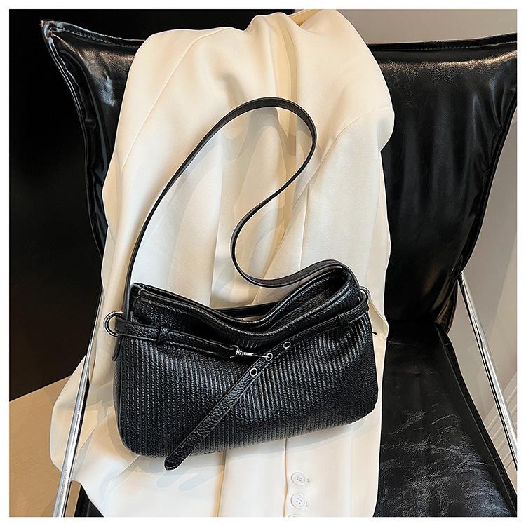 

Folded tote bag spring and summer new solid color soft surface handbag retro shoulder messenger bag чёрный