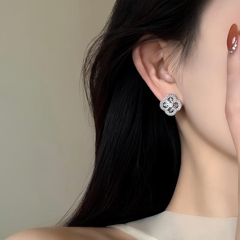 Pearl Flower Stud Earrings French Retro High-end Earrings Fashion Versatile Earrings Women