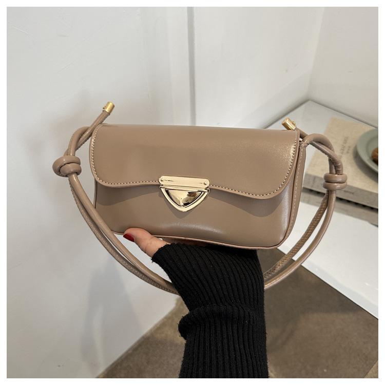 Retro solid color simple and fashionable 2025 autumn and winter lock new shoulder crossbody armpit small square bag