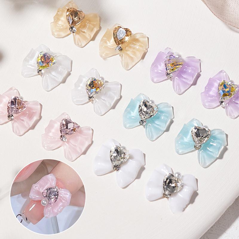 5 Stück 3D Harzschleife mit Glitzerherz Perle Nail Art Schmuck Dekorationen Frauen Nagelstudio Luxus Maniküre Charms