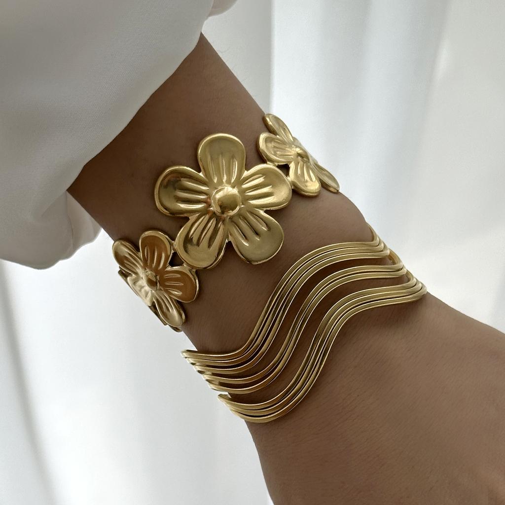 Trendy Punk Gold Plated Stainless Steel Wide Flower Cuff Bangle for Women Luxury Irregular Geometric Bracelet Jewelry Party Gift