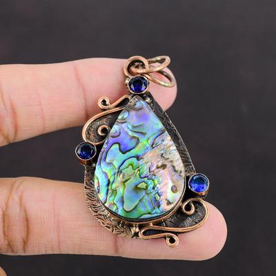 Wisiorek z muszli abalone Wisiorek z kwarcu tanzanitowego Biżuteria z kamieni szlachetnych Ręcznie robiony wisiorek Unikalny projekt miedzi Biżuteria Prezent dla niej Wisiorek dla kobiet