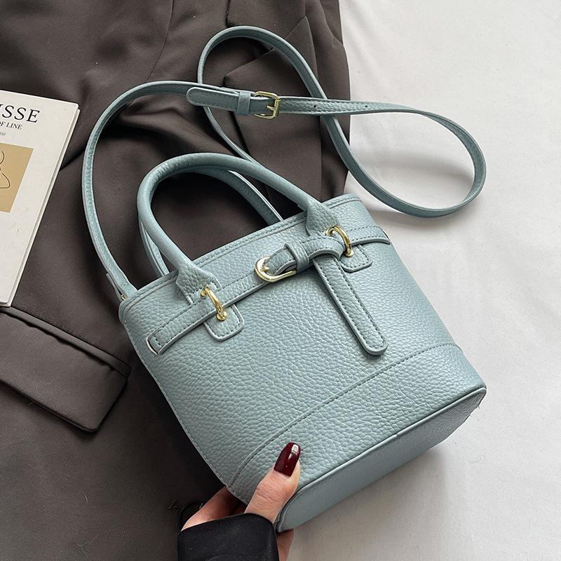 Hot sale in spring and summer Korean simple lychee pattern texture portable bucket bag casual commuting versatile solid color messenger women's bag