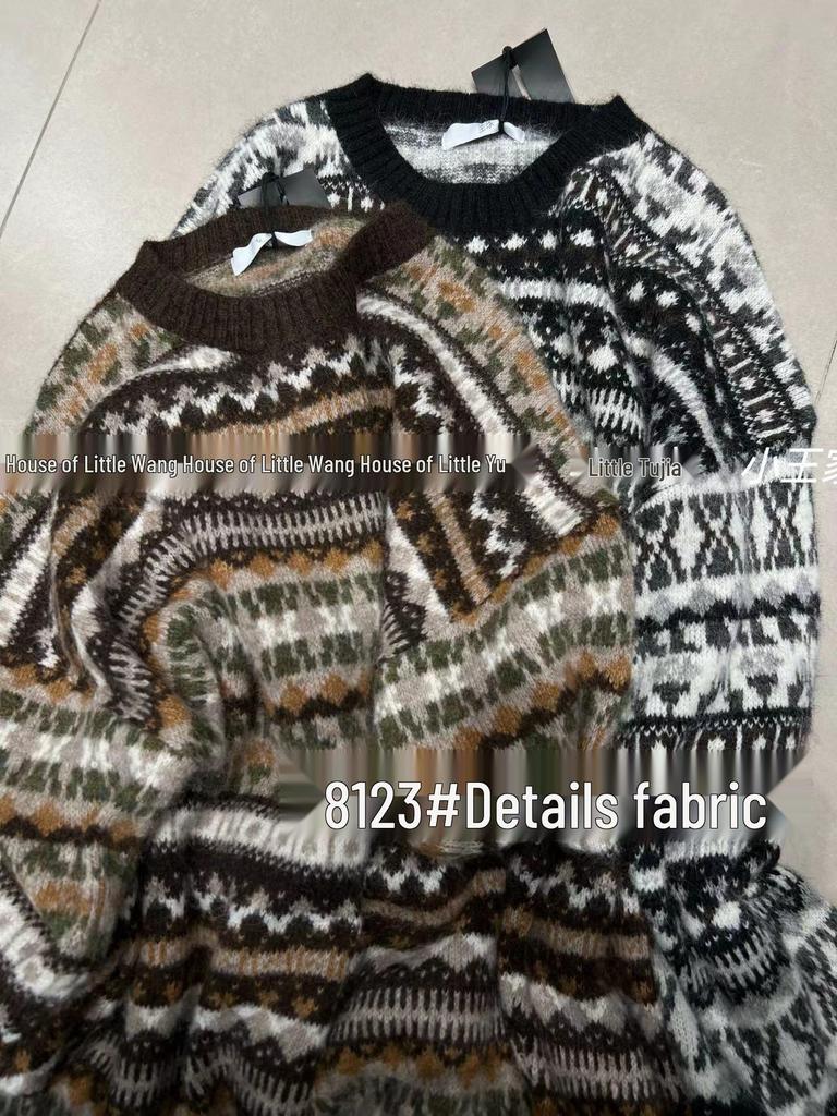 Xiao Wang's 8123 Plus Size Floral Knit Pullover Sweater - Korean Style, Round Neck, Casual Fit