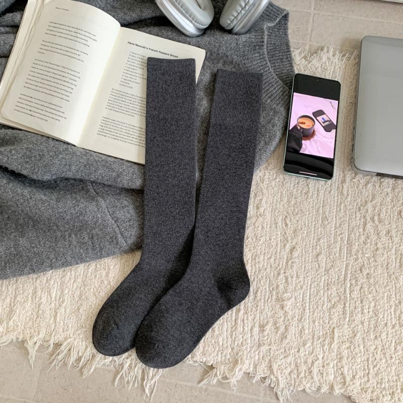 Basic solid color slim calf socks gentle wind soft waxy skin-friendly autumn and winter cotton socks Zhuji pure cotton women's medium tube socks