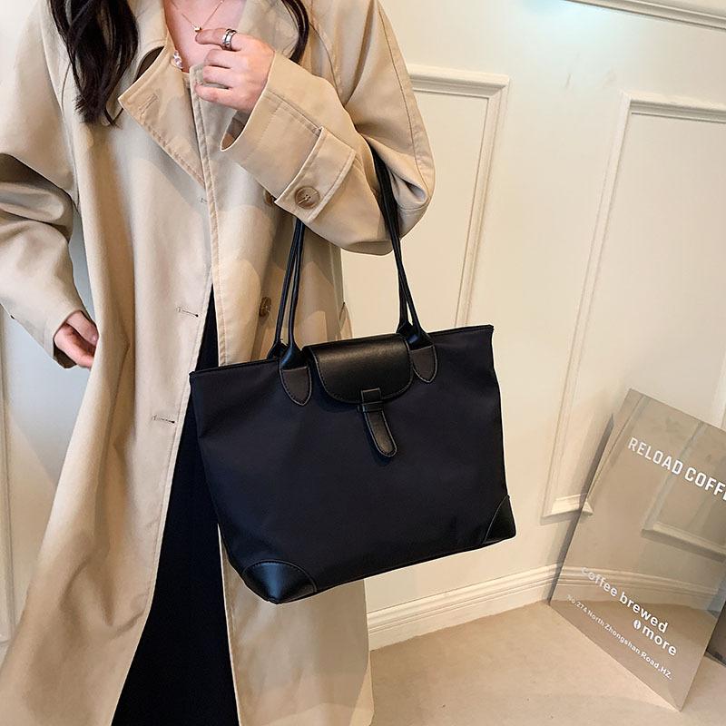 Large Capacity Fashion Tote Bag Simple Oxford Cloth Women's Bag 2025 New Versatile Casual Texture Shoulder Bag