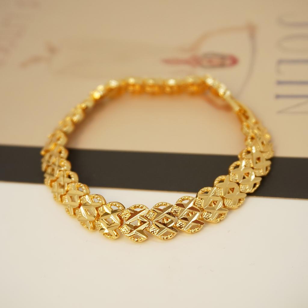 Women's Fashion Bracelet24K Gold-plated hollow clasp copper bracelet, luxurious Arabic-style jewelry