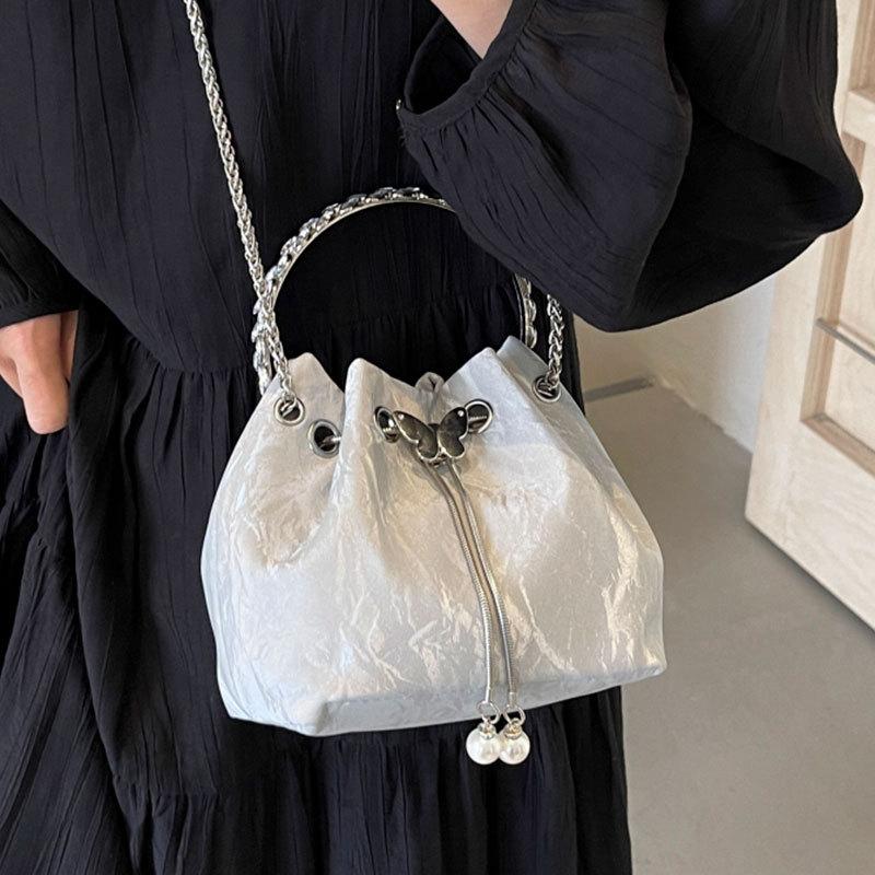 Fashionable Hand-held Pleated Bucket Bag Simple and Versatile Chain Crossbody Bag