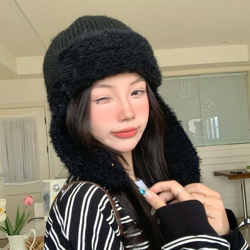 Autumn and winter hats, women's big head circumference shows the face, small headgear, fleece ear protection, warm hat, fashionable and versatile