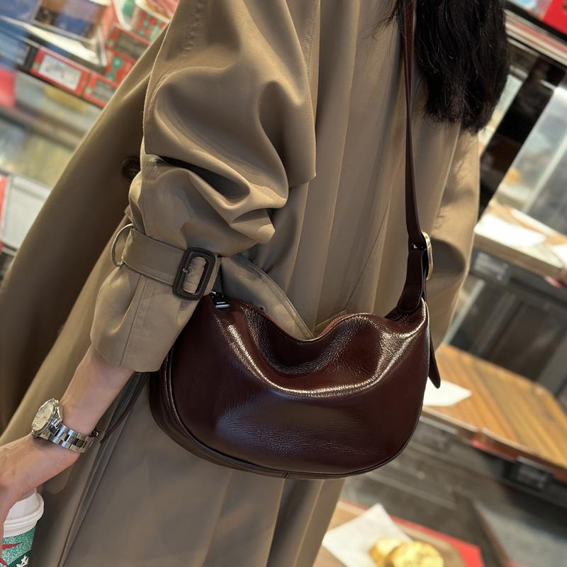 Real Leather Women's Bag New Fashionable Armpit Dumpling Bag Retro Commuting Cowhide Shoulder Crossbody Bag Women's Saddle Bag