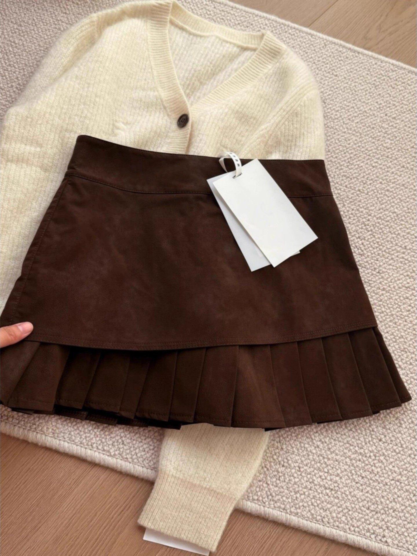 

Women s Plus Size Coffee Suede A-Line Pleated Skirt - High Waist, Anti-Exposure, Short Spring/Autumn L