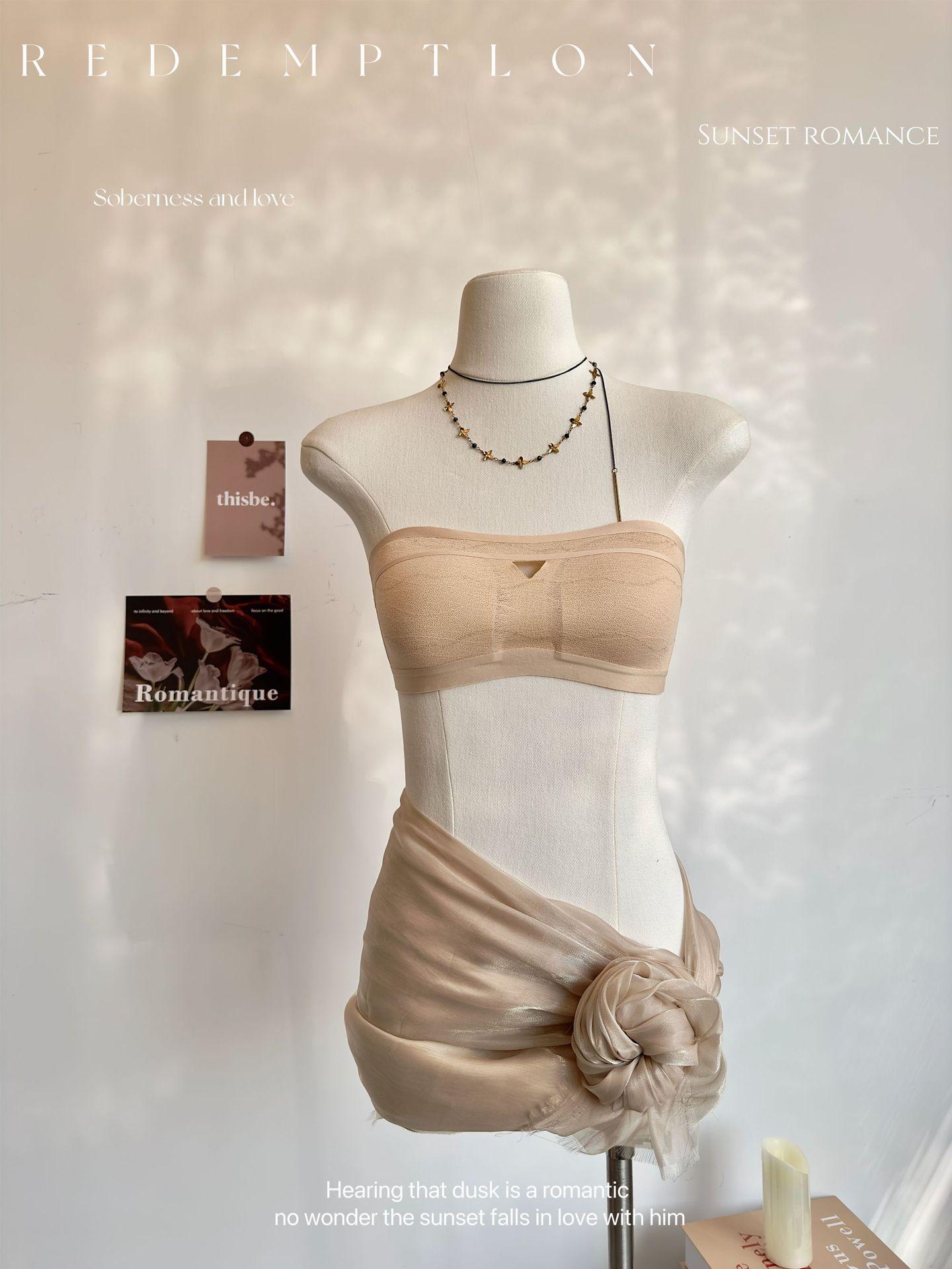 

SS spring and summer nude seamless non-slip underwear comfortable gathering anti-sagging breast strapless bra set 38/85