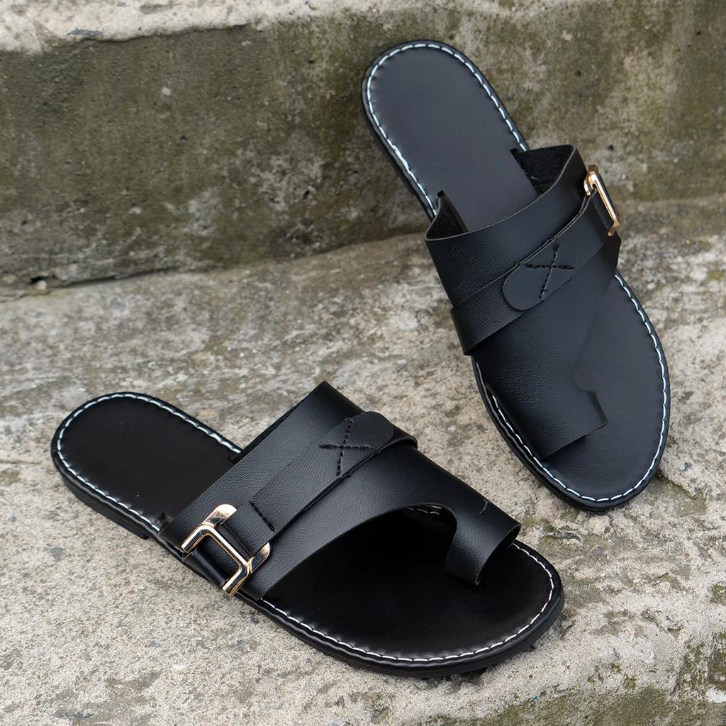 Fashion Women's Sandals 2025 New Comfortable Lightweight Flat Beach Slippers Toe Women's Fashionable Belt Buckle Decorative Flip Flops