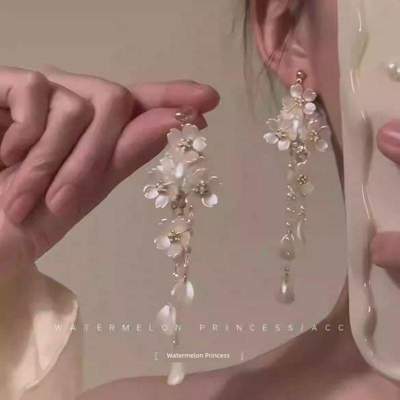 

Лунный Белый Вишня Осенний Белый Цветок Серьги 2025 Новое Поступление Самые Продаваемые Сказочные Серьги Женские Французские Серьги-Кисточки Tassel stud earrings