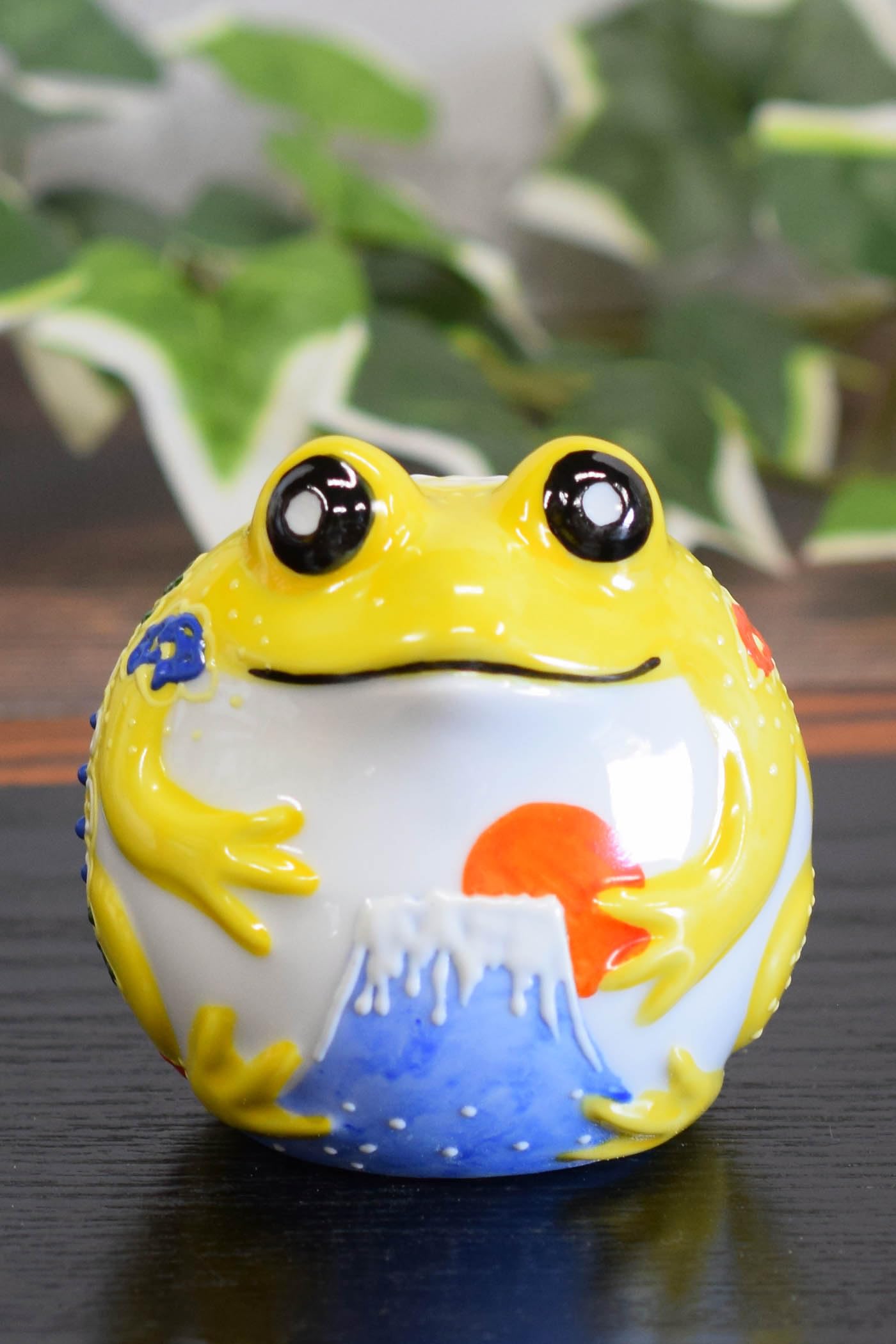 

Waza no Kura Lucky Frog Kutani Fuji Auspicious Feng Shui Made in Birthday 60th 70th 77th 80th 88th 89th 90th 91st 92nd 93rd 94th 95th 96th Figurine,