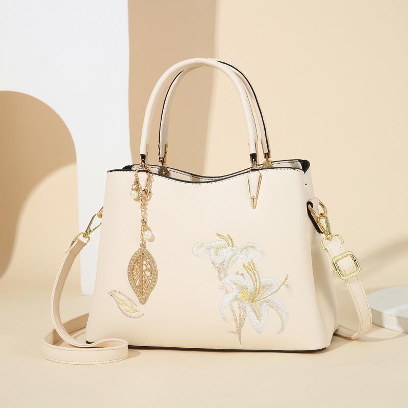 

Сумка сумка-мессенджер женская 2025 новая большая вместительная сумка национальный стиль вышивка новый китайский колорит на плечо женская сумка тренд