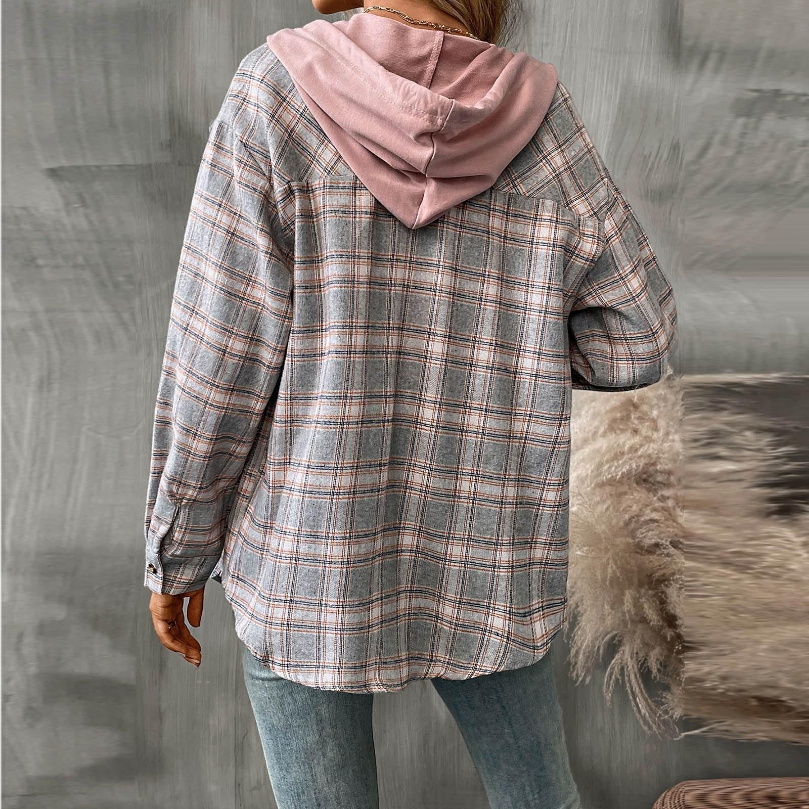 Женская модная широкая клетчатая куртка-рубашка с длинными рукавами и карманами — фото 6