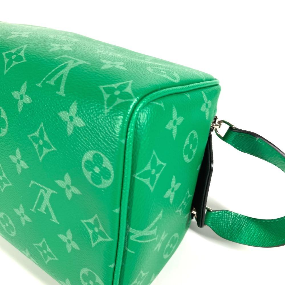 Louis Vuitton  M31013  Taigalama dopp-kit Clutch bag pouch Clutch Hand Bag Green