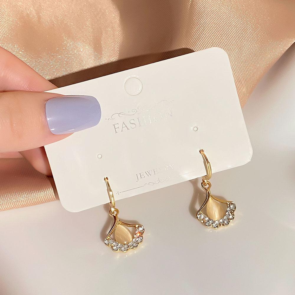 2023 Neue Koreanische Mode Ohrringe Exquisite Geschenkohrringe Elegant, Edel und Luxuriös Damenohrringe Fächerförmiger Anhänger Noble Geschenkohrringe
