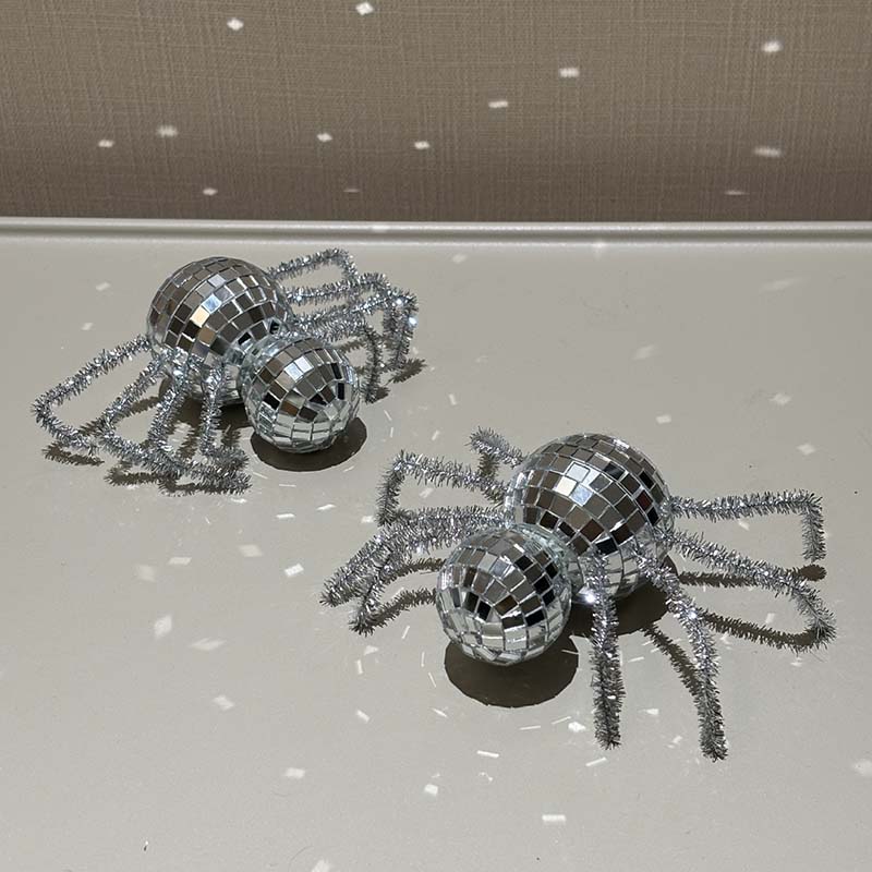 

WTEMPO Disco Style Reflective Disco Ball Spider Ornaments Halloween Decorative Ornaments Festive Haunted House Decoration Props 2pcs серебряный