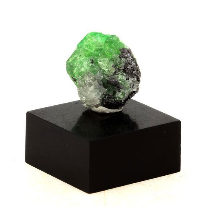 Pierres et Minéraux. Grenat Tsavorite. 10.8 ct. Manyara Region, Tanzanie.