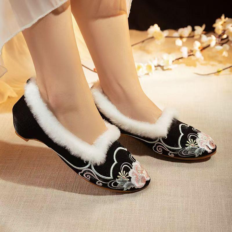 Women's Winter Shallow Embroidered Low Heel Cotton Shoes Ethnic Style Round Toe Slip on Plush Warm Hanfu Shoes Cheongsam Shoes