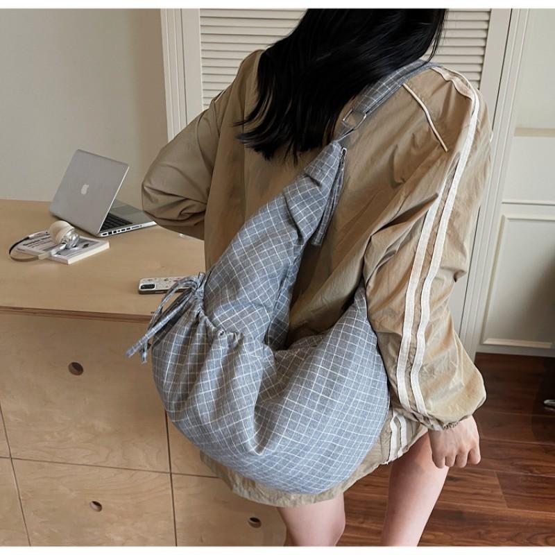 

Korean Lazy Literary Style Nylon Crossbody Bag Women s All-matching Commuting Pleated Croissants Casual Dumpling 33x9x31 серый