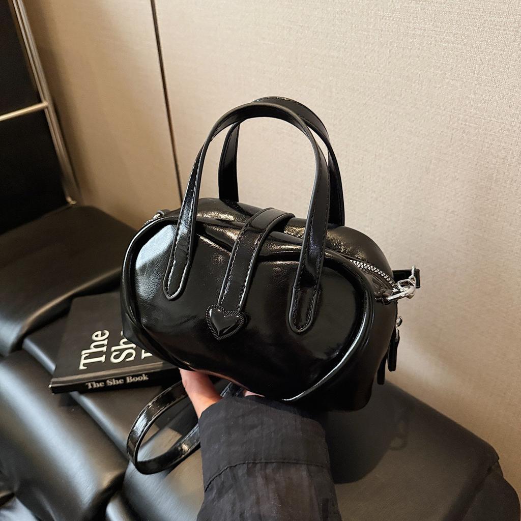 Simple and Versatile Handbag, High-end Texture Fashionable Commuter Bag, Women's 2025 Summer New Ins Wind Small Square Bag