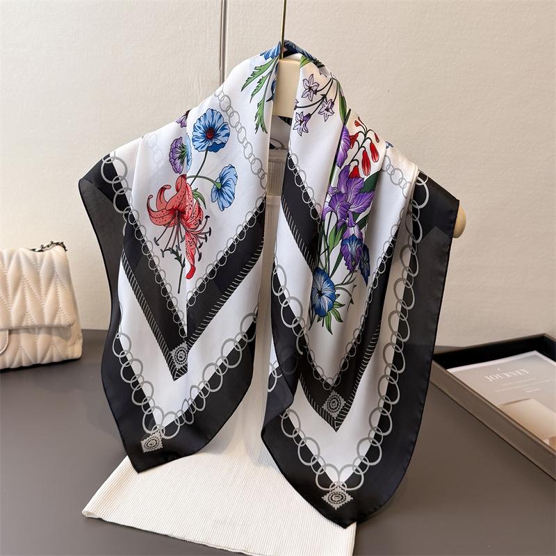 Square Scarf Women‘s Fashion Print Scarf Luxury Imitation Silk Neckerchief Foulard Bandanas Hairbands Wraps For Travel