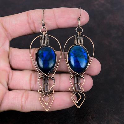 Boucles d'oreilles en labradorite de feu bleu Boucles d'oreilles en pierres précieuses enveloppées de fil de cuivre Bijoux en cuivre faits à la main Cadeau de boucle d'oreille unique pour la mère Bijoux en fil de fer