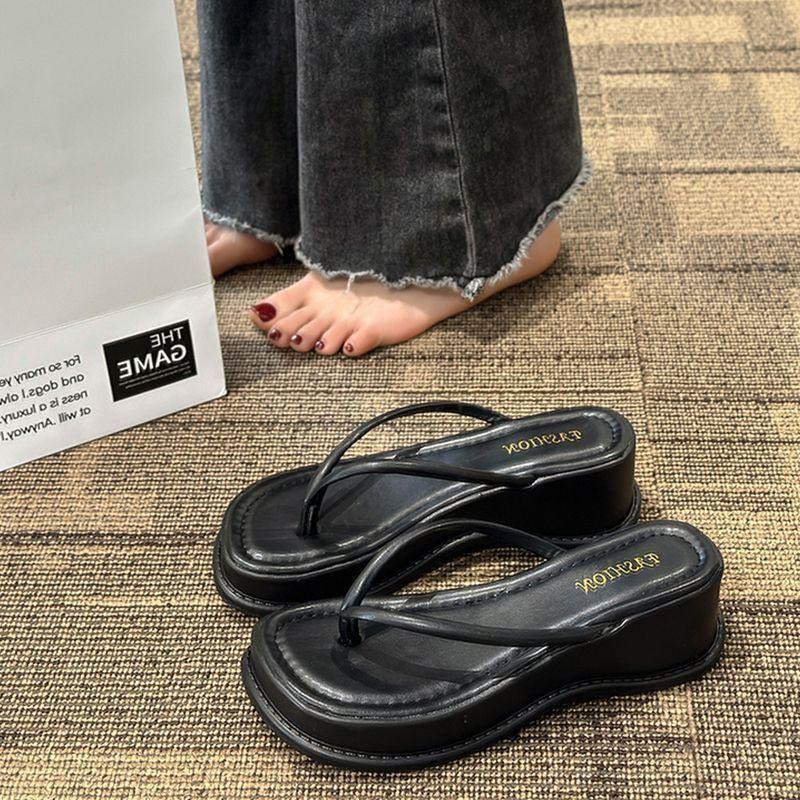 French thick-soled heightened thick-soled pinch-on flip-flops shoes for women's 2025 summer and autumn new outer wear holiday slope heel cool slippers