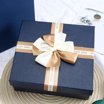 Lyxig presentförpackning: Elegant födelsedagspaketering för en touch av ceremoni