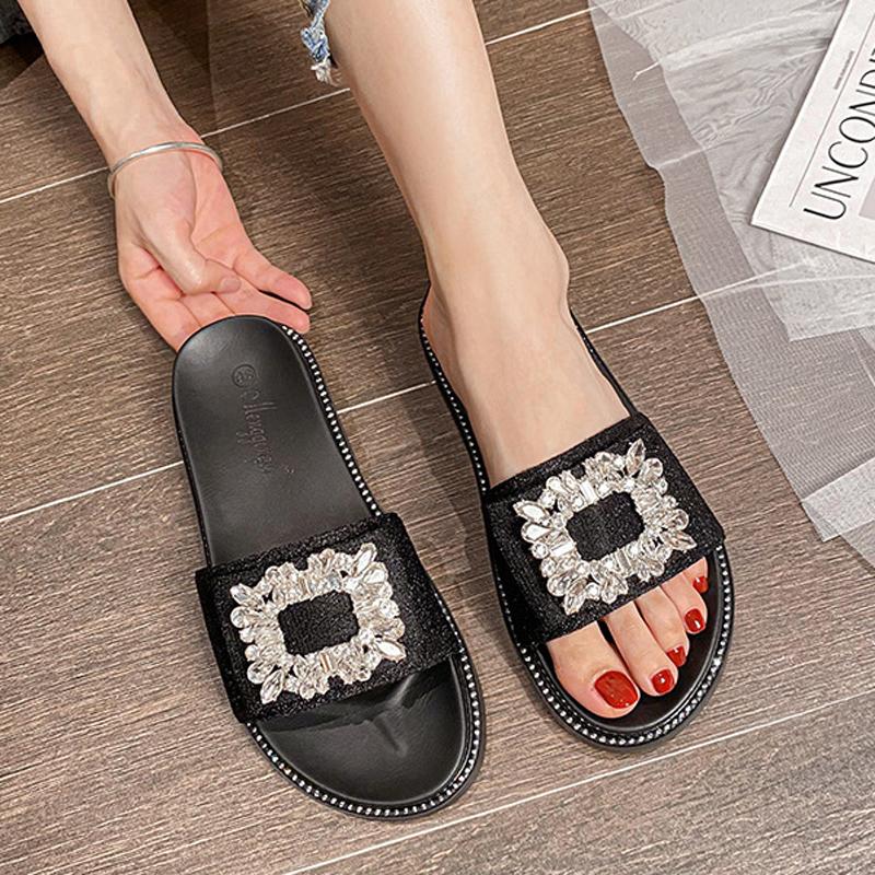 Mode Stora Storlekar 34-43 Kristallspänne Tofflor Kvinna Glitter Tyg Tofflor Utomhus&Hemma Casual Flipflops Dam Slip On Platta Sandaler Femme