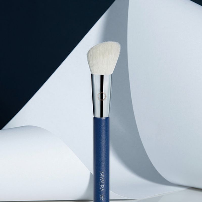 

322 Angled Shading Brush